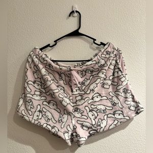NWOT Cinnamonroll short (XL)